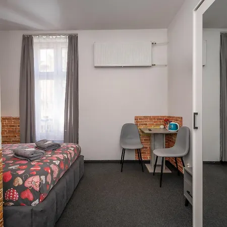 70s Hostel