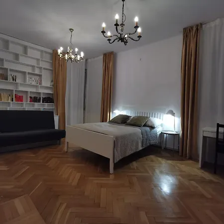 Apartment Cozy Spacious With Balcony *