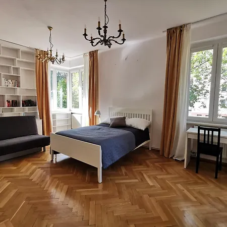 Cozy Spacious With Balcony Apartment *