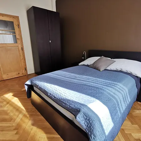Cozy Spacious With Balcony Apartment Krakow