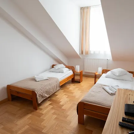 Goscinne Dom Sw. Szymona Homestay *