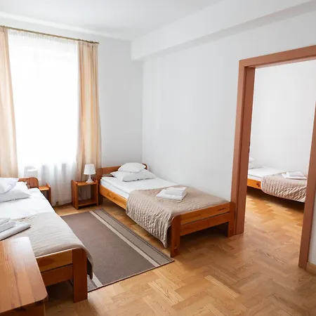 Goscinne Dom Sw. Szymona Homestay *