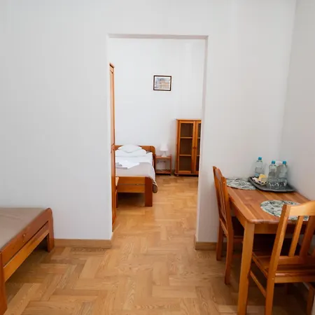 Goscinne Dom Sw. Szymona Homestay *