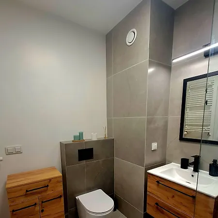 Bazylek, Miejsce Parkingowe W Garazu Podziemnym Apartment