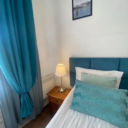 & Apartament *