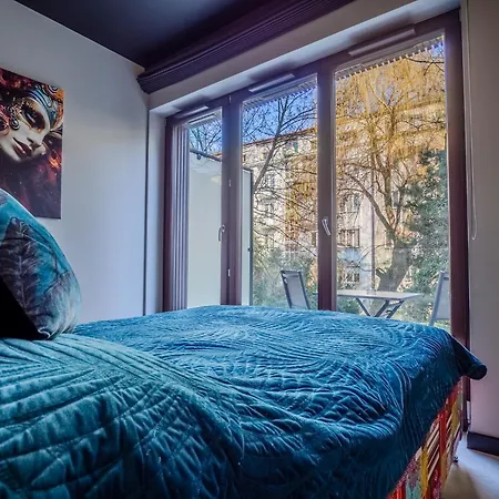 A Charming Loft In The Heart Of With Free Parking *