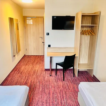 Hotel Rok *