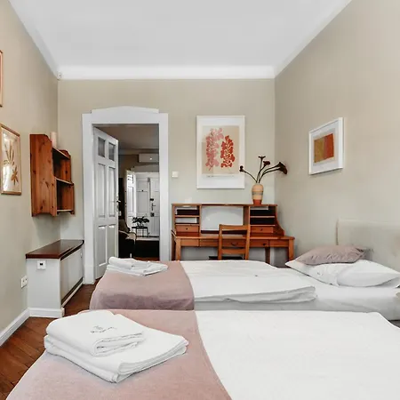 Antique Old Town Apartamento *