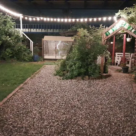 Party House And Garden Holiday home
