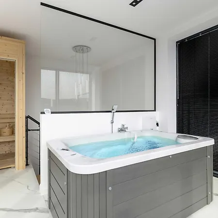 Apartament Dwupoziomowy W Krakowie Z Sauna, Jacuzzi, Parkingiem I Tarasem By Renters Prestige