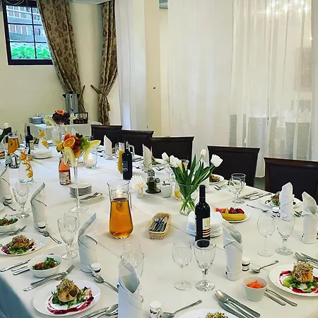 Hotel Dworek Złoty Róg I Restauracja 3*
