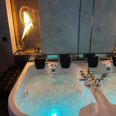 Z Jacuzzi W Sercu Krakowa *