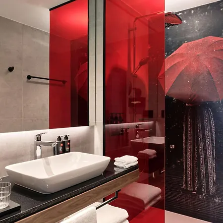 Radisson Red & Radisson Red Apartments, Ξενοδοχείο