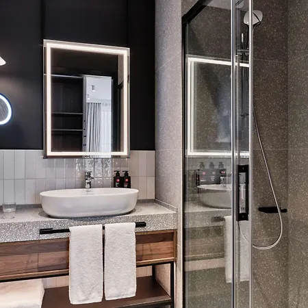 Radisson Red & Radisson Red Apartments, 4*