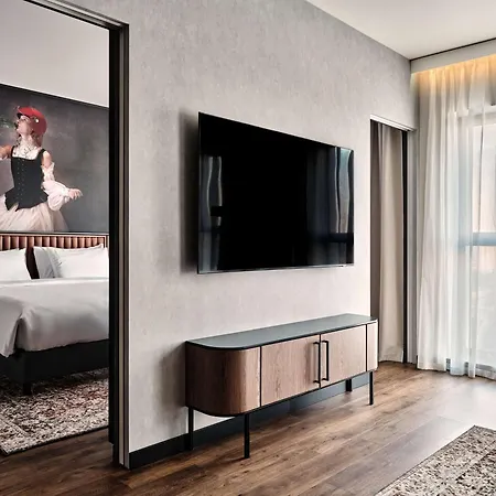 Otel Radisson Red & Radisson Red Apartments,