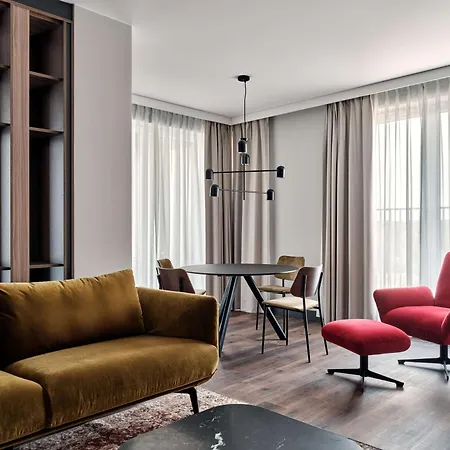 Radisson Red & Radisson Red Apartments, Otel 4*