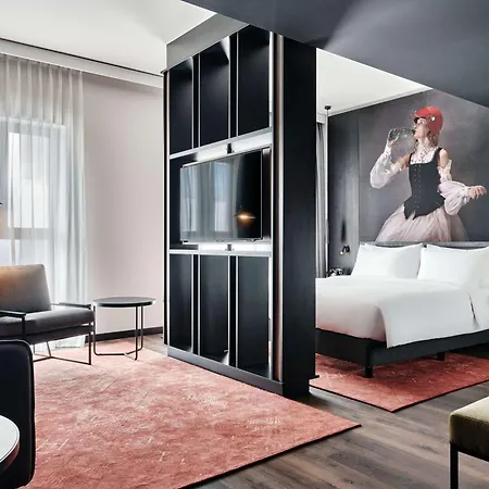 Otel Radisson Red & Radisson Red Apartments,