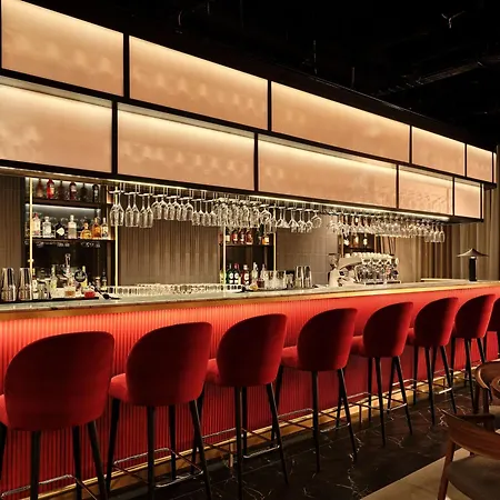 Otel Radisson Red & Radisson Red Apartments, 4*