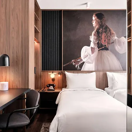 Radisson Red & Radisson Red Apartments, 4*