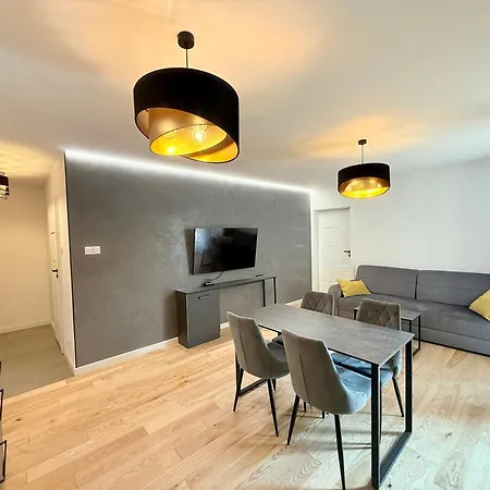 Vistula Avenue Free Parking, Swimming Pool, Sauna & Gym * Krakow