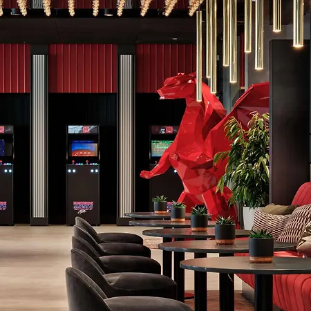 Otel Radisson Red & Radisson Red Apartments, 4*