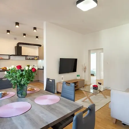 Apartment Bright Rose Krakow