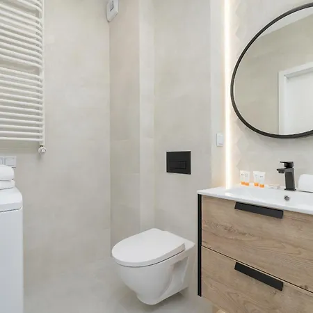 Bright Park Lotnikow Near Tauron Arena By Renters *