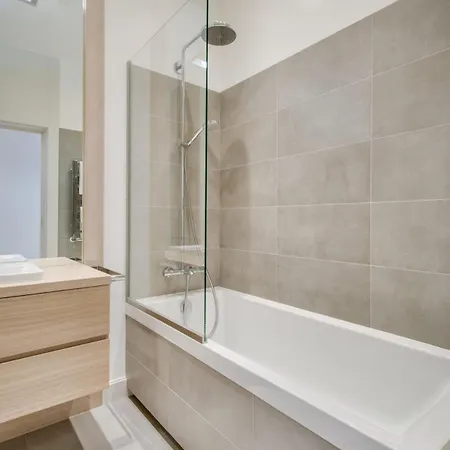 Inpoint 2-rooms With Bath, Balcony, Parking And View - Wawel Castle *