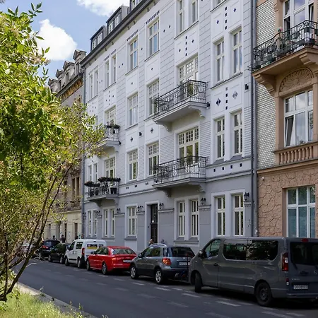 Cosy With Air Conditioning By Renters Apartament