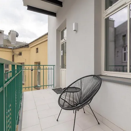 Cosy With Air Conditioning By Renters *