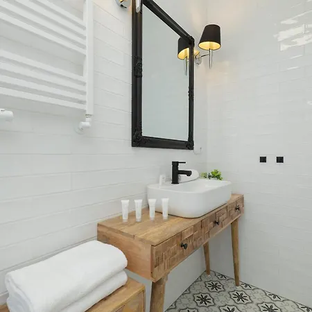 Cosy With Air Conditioning By Renters Apartament