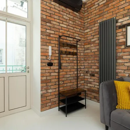 Cosy With Air Conditioning By Renters *