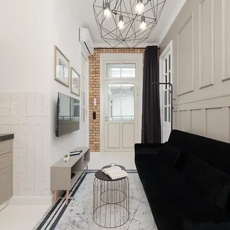 Cosy With Air Conditioning By Renters *