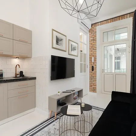 Cosy With Air Conditioning By Renters Apartament *