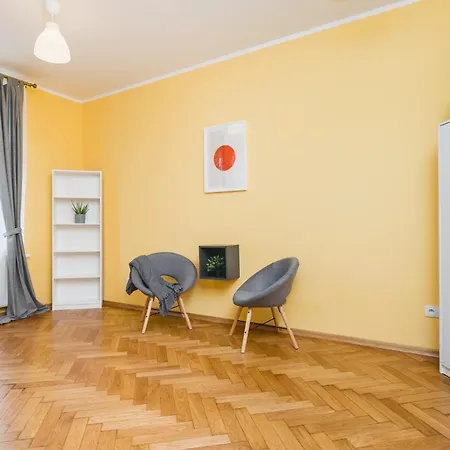 Modern Urban Escape - Old Town - By Upstairs Apartment *