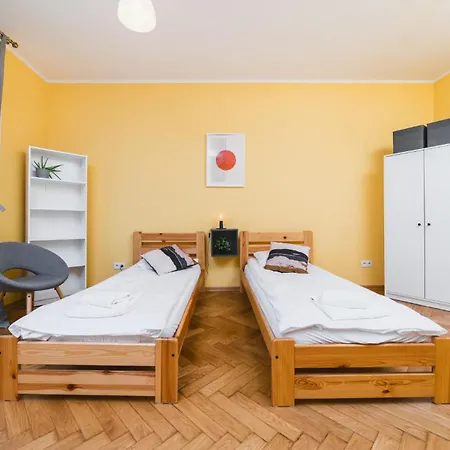 Modern Urban Escape - Old Town - By Upstairs Apartment Krakow