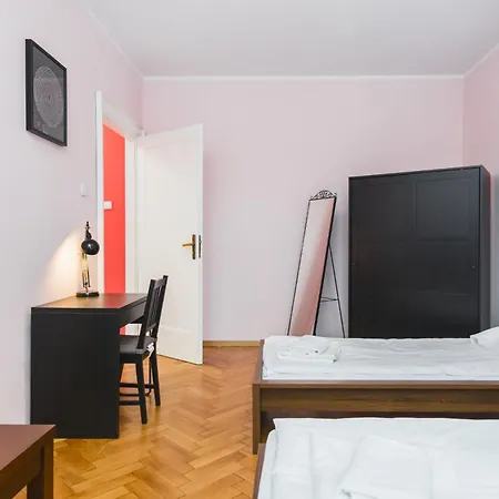 Modern Urban Escape - Old Town - By Upstairs