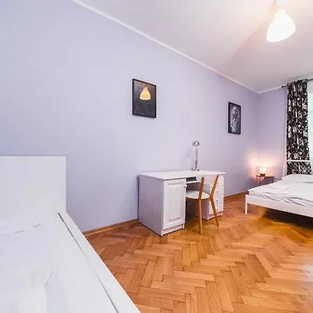 Modern Urban Escape - Old Town - By Upstairs דירה