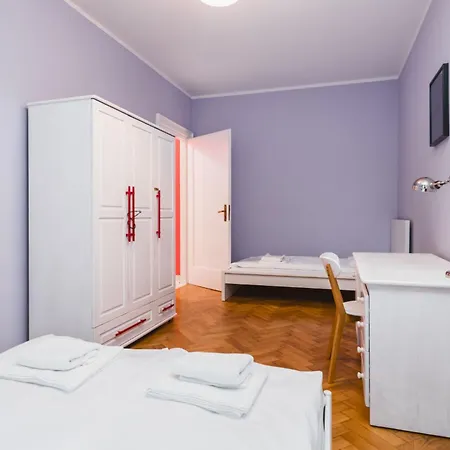 Apartment Modern Urban Escape - Old Town - By Upstairs *