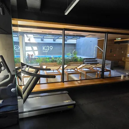 Luxury Vistula Old Town Apartments: Spa, Sauna & Pool Retreat *