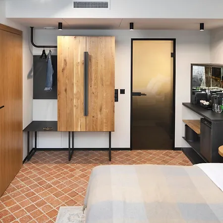 Nomadic Urban Premium