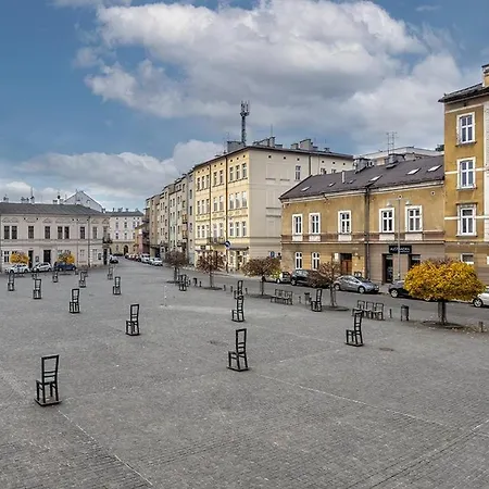 23 - Ghetto Heroes Square Apartment