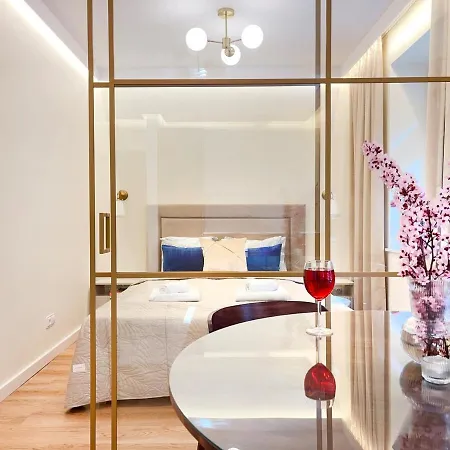 Secret Garden - Wonderful Centre - Ground Floor - Quiet Location Apartment *