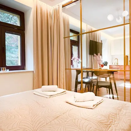 Secret Garden - Wonderful Centre - Ground Floor - Quiet Location *