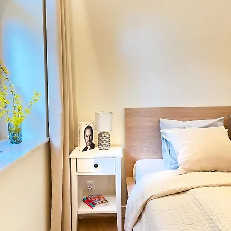 Secret Garden - Wonderful Centre - Ground Floor - Quiet Location Apartment *