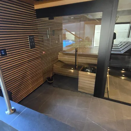 Luxury Vistula Old Town Apartments: Spa, Sauna & Pool Retreat Apartment *