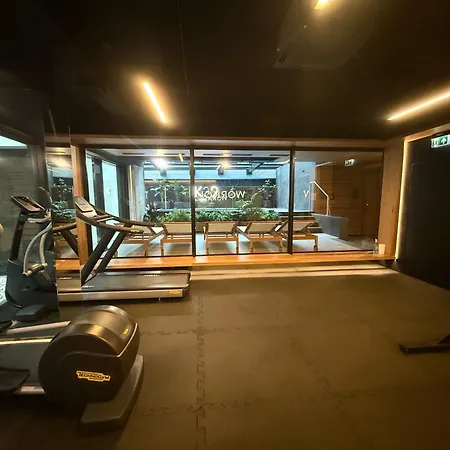 Vistula Avenue Free Parking, Swimming Pool, Sauna & Gym Apartment *