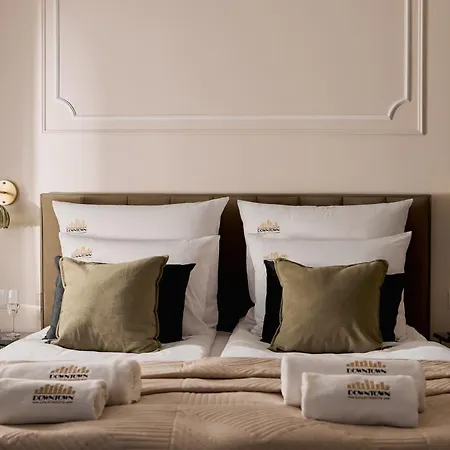 Old Town Charm & Chic By Downtown