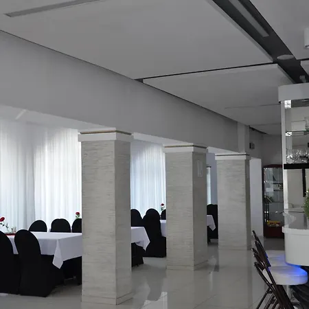 Junior 2 Hotel