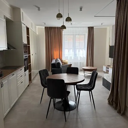 Househost Smolensk Elegant Ac Lift Security *